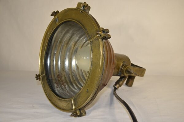 Schiffsscheinwerfer